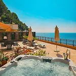 Hotel La Pérouse Baie Des Anges 4*