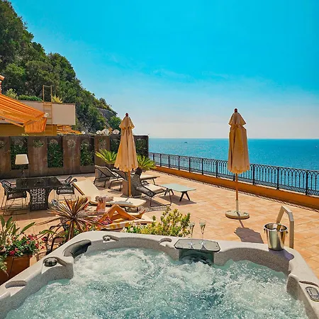 Hotel La Pérouse Baie Des Anges 4*