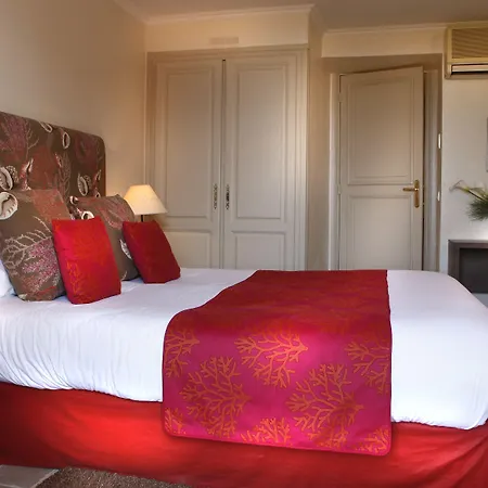 Hotel La Pérouse Baie Des Anges 4*