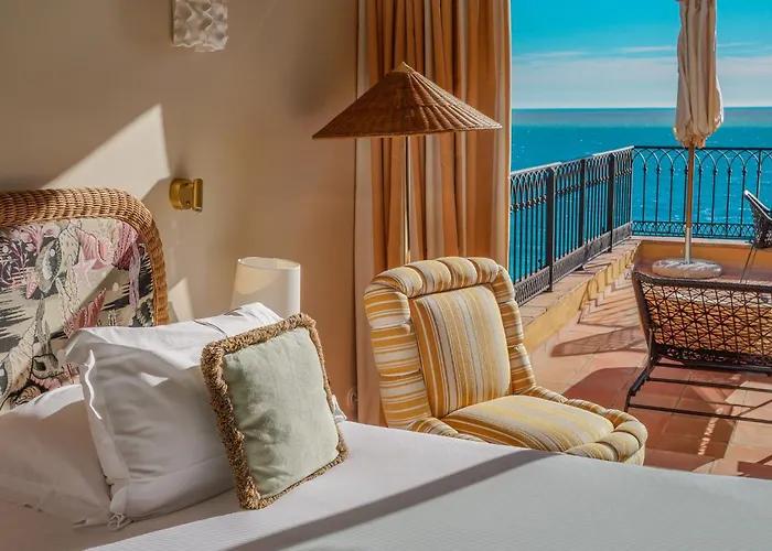 Hotel La Perouse Baie Des Anges