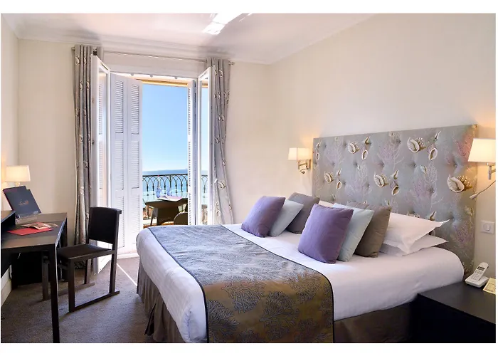 Hotel La Perouse Baie Des Anges