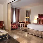 Hotel La Perouse Baie Des Anges 4*