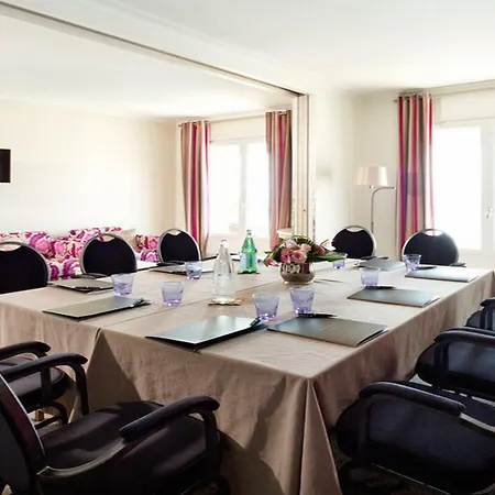 מלון La Perouse Baie Des Anges 4*
