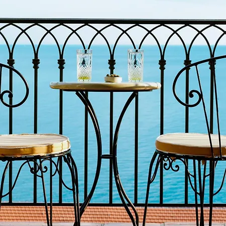 La Pérouse Baie Des Anges Nice
