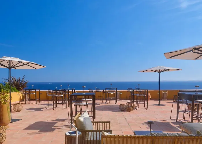 Ξενοδοχείο La Perouse Baie Des Anges 4*