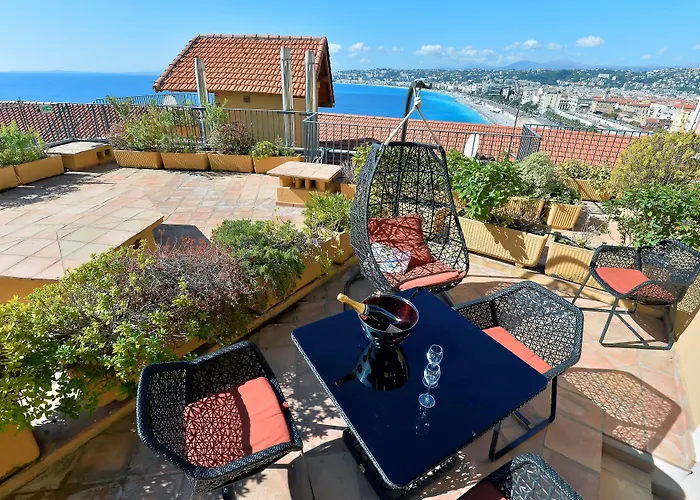 מלון La Perouse Baie Des Anges 4*