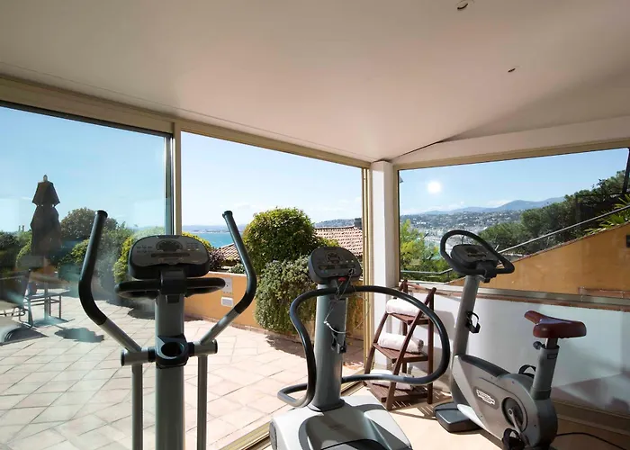 Hotel La Perouse Baie Des Anges Nice