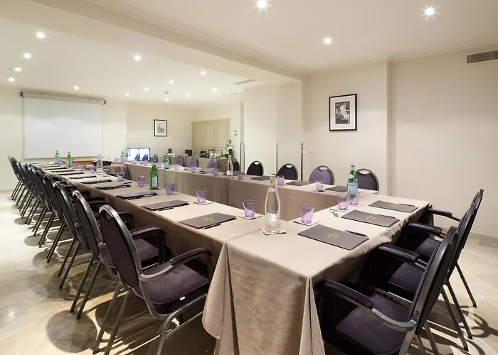 מלון La Perouse Baie Des Anges 4*