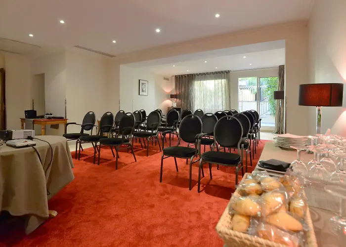 Hotel La Perouse Baie Des Anges