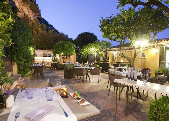 Hotel La Perouse Baie Des Anges 4*