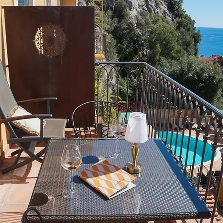 Hotel La Perouse Baie Des Anges 4*