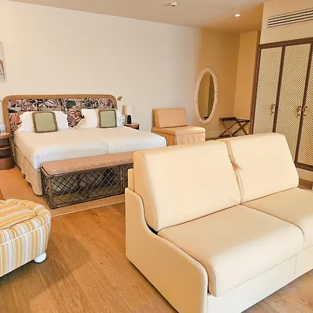 Hotel La Perouse Baie Des Anges 4*