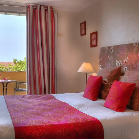 ホテル La Perouse Baie Des Anges 4*