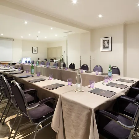 Hotel La Perouse Baie Des Anges 4*