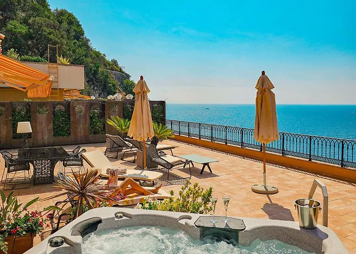 Hotel La Perouse Baie Des Anges 4*