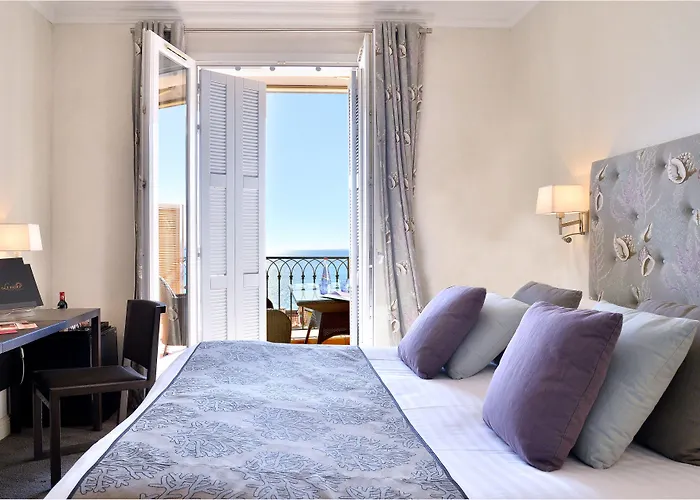 Hotel La Perouse Baie Des Anges 4*